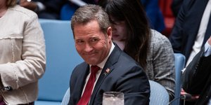 Ο Αμερικανός πρεσβευτής Μάικ Γουόλτς 