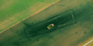 Αρχαιολόγοι σάρωναν καλλιεργήσιμη γη και ανακάλυψαν ταφικούς τύμβους ηλικίας 5.000 ετών 