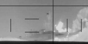 H στιγμή που αμερικανική τορπίλη χτυπά την ιρανική φρεγάτα στην Σρι Λάνκα