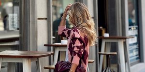 Η ζακέτα είναι (ξανά) ο πρωταγωνιστής: Μοντέρνες εμφανίσεις από επιδείξεις μόδας και street style