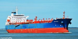 Το ελληνόκτητο δεξαμενόπλοιο Ζέφυρος που χτυπήθηκε στον Περσικό Κόλπο 