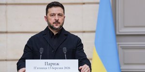 Ο Βολόντιμιρ Ζελένσκι στο Ελιζέ κάνει δηλώσεις