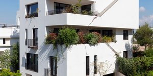 κατοικία πράσινα μπαλκόνια ταράτσα φυτά design 