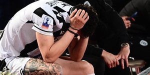 Στιγμιότυπο από τους απογοητευμένους παίκτες του ΠΑΟΚ μετά τον χαμένο τελικό Κυπέλλου