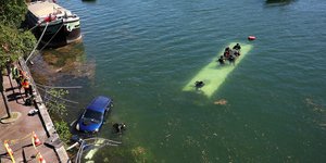 Απίστευτες εικόνες λεωφορείο κατέληξε στον Σηκουάνα! 