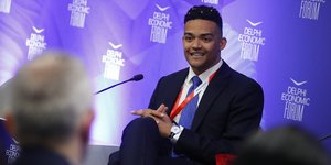 O Εμμανουήλ Καραλής μίλησε για τη σχέση του με τη μητέρα του, την τεχνολογία και τον Ντουμπλάντις