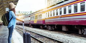 Οι γυναίκες που ταξιδεύουν μόνες τους δεν αποτελούν απλώς μια αυξανόμενη κατηγορία, αλλά έναν από τους βασικούς μοχλούς του παγκόσμιου τουρισμού / SHUTTERSTOCK