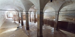 Μεσα στο Αδριάνειο Υδραγωγείο στο Κολωνάκι 