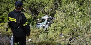 Αυτοκίνητο σε γκρεμό