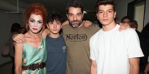 Μυρτώ Αλικάκη, Γιώργος, Πέτρος και Δημήτρης Λαγούτης