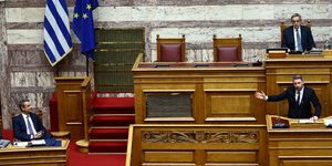 Κυριάκος Μητσοτάκης και Νίκος Ανδρουλάκης στη Βουλή