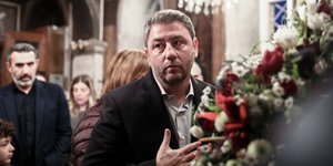 Την περιφορά του Επιταφίου στην Πλάκα παρακολούθησε ο πρόεδρος του ΠΑΣΟΚ Νίκος Ανδρουλάκης