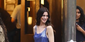 Η Αν Χάθαγουεϊ στα γυρίσματα της ταινίας/Φωτογραφία Getty Images