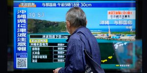 Έκτακτες ειδήσεις για σεισμό και τσουνάμι στην Ιαπωνία – Φωτ. αρχείου AP/Eugene Hoshiko