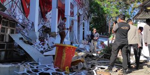 Φωτογραφία από τον σεισμό 7.4 Ρίχτερ στην Ινδονησία, στις 2 Απριλίου 2026 (AP Photo/Tonny Rarung)