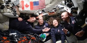 Οι 4 αστροναύτες της ιστορικής αποστολής Artemis ii, σε τροχιά γύρω από τη Σελήνη -  (NASA via AP)