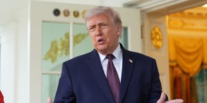 Ο Ντόναλντ Τραμπ έξω από το Οβάλ Γραφείο του Λευκού Οίκου