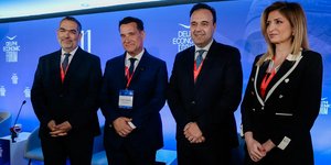 O Ιάκωβος Καργαρώτος, Αντιπρόεδρος της Παπαστράτος, Άδωνις Γεωργιάδης, Υπουργός Υγείας, Δημήτρης Παπαστεργίου, Υπουργός Ψηφιακής Διακυβέρνησης, Μαριλένα Γεραντώνη, Δημοσιογράφος, ERT News