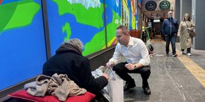 Η «ΑΠΟΣΤΟΛΗ» στον Γολγοθά του δρόμου την Μ. Εβδομάδα -13  χρόνια δίπλα στον άστεγο συνάνθρωπο