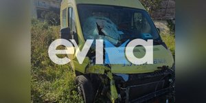 Τραγωδία στην Εύβοια: Μοτοσικλέτα συγκρούστηκε με ασθενοφόρο, νεκρός ο 17χρονος οδηγός του δικύκλου