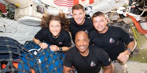 Οι αστροναύτες της NASA που επιστρέφουν από τη Σελήνη, από αριστερά και επάνω Κριστίνα Κοχ, Τζέρεμι Χάνσεν, Ρέιντ Γουάιζμαν, Βίκτορ Γκλόβερ