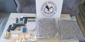 ναρκωτικά, χρήματα και όπλα