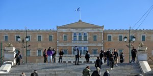 Κόσμος στο κέντρο της Αθήνας 