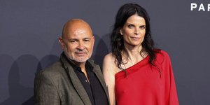 Η Αθηνά Ωνάση με τον ηθοποιό Φρέντρικ Ντουλκ στην επίδειξη μόδας