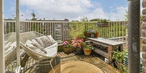 Τέλος οι κλασικές γλάστρες στα μπαλκόνια: Η νέα τάση που θα δούμε παντού το φετινό καλοκαίρι