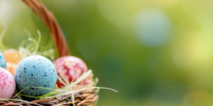 Πασχαλινό καλάθι με αυγά