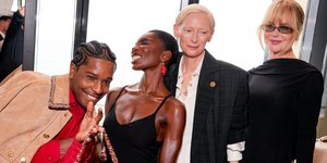 Ήταν όλες εκεί, αλλά μόνο μία ξεχώρισε: Η Γαλλίδα καλεσμένη που έκλεψε την παράσταση στο show της Chanel