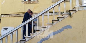 O καθηγητής μουσικής οδηγείται στον ανακριτή