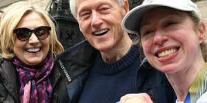 Χίλαρι, Μπιλ, Τσέλσι Κλίντον