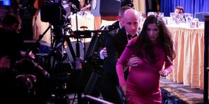 Η στιγμή της αποχώρησης του συμβούλου του Ντόναλντ Τραμπ, Στίβεν Μίλερ με τη σύζυγό του