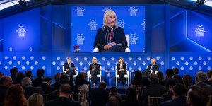 Ιουλία Τσέτη-Πάνελ, Δελφοί 