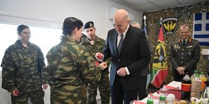 Ο Νίκος Δένδιας στο επιτηρητικό φυλάκιο «126» στον Έβρο