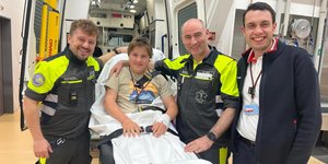 διασωστες παιδι σε φορειο 