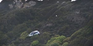 Τράβηξε το τιμόνι για να γκρεμίσει στη χαράδρα την εν διαστάσει σύζυγο και το παιδί του