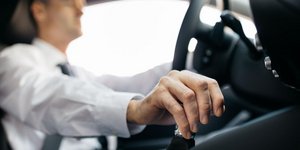 Οδήγηση χειροκίνητου αυτοκινήτου 