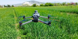 Drones σε χωράφι 