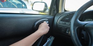 Άνοιγμα πόρτας αυτοκινήτου