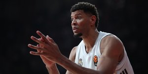 Ο Έντι Ταβάρες με τη φανέλα της Ρεάλ Μαδρίτης