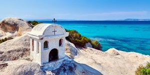 εκκλησακι-σε-βραχο