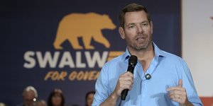 Ο παραιτηθείς από την κούρσα για τη θέση του κυβερνήτη της Καλιφόρνια, Έρικ Σουόλγουελ 