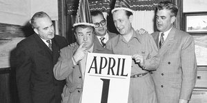 Στην Ελλάδα, η Πρωταπριλιά συνδέθηκε διαχρονικά με τον Τύπο και την πολιτική σάτιρα και το έθιμο γνώρισε ιδιαίτερη άνθηση μετά το 1974 / SHUTTERSTOCK