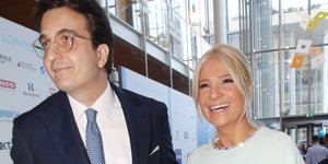 Ο Αλέξανδρος Αθανασιάδης μαζί με τη Φαίη Σκορδά σε εκδήλωση του «Make A Wish» στο Κέντρο Πολιτισμού Ιδρύματος Σταύρος Νιάρχος 