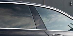 Αυτοκίνητο με φιμέ κρύσταλλα 