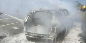 Πήρε φωτιά αυτοκίνητο στην Ιόνια Οδό, πρόλαβαν και βγήκαν οι επιβάτες