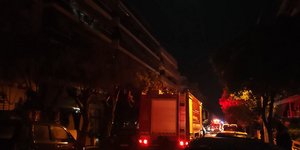 Φωτιά σε σπίτι στην Καλλιθέα, απεγκλωβίστηκε ηλικιωμένη με 4 σκυλιά