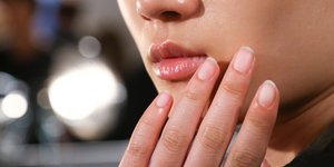 Εύθραυστα νύχια; Δείτε πώς θα τα κάνετε ξανά υγιή